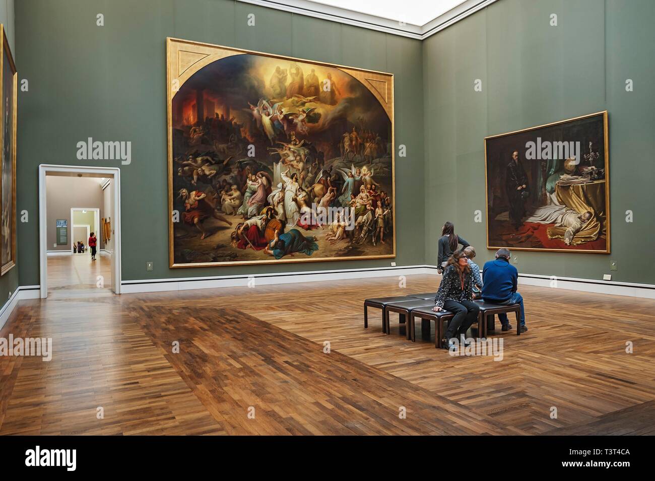 Sala esposizioni con dipinti, la distruzione di Gerusalemme da parte di Tito, 1846, da Wilhelm von Kaulbach, Neue Pinakothek, Monaco di Baviera, Germania Foto Stock