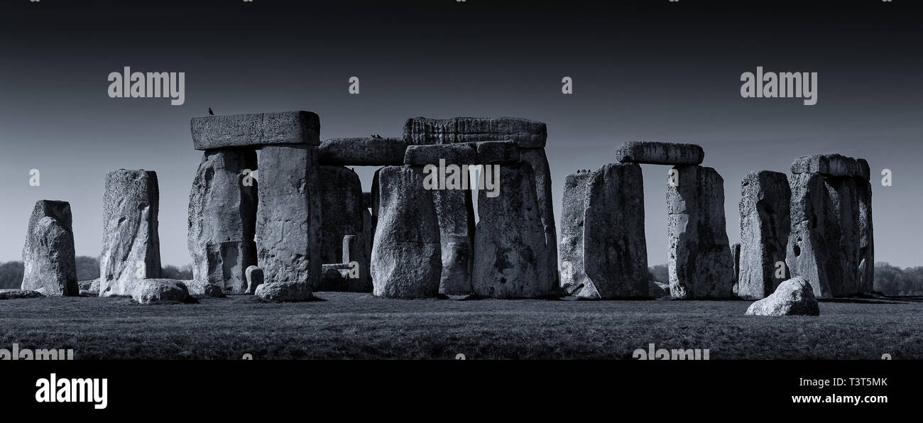 Drammatica fotografia di Stonehenge in bianco e nero Foto Stock