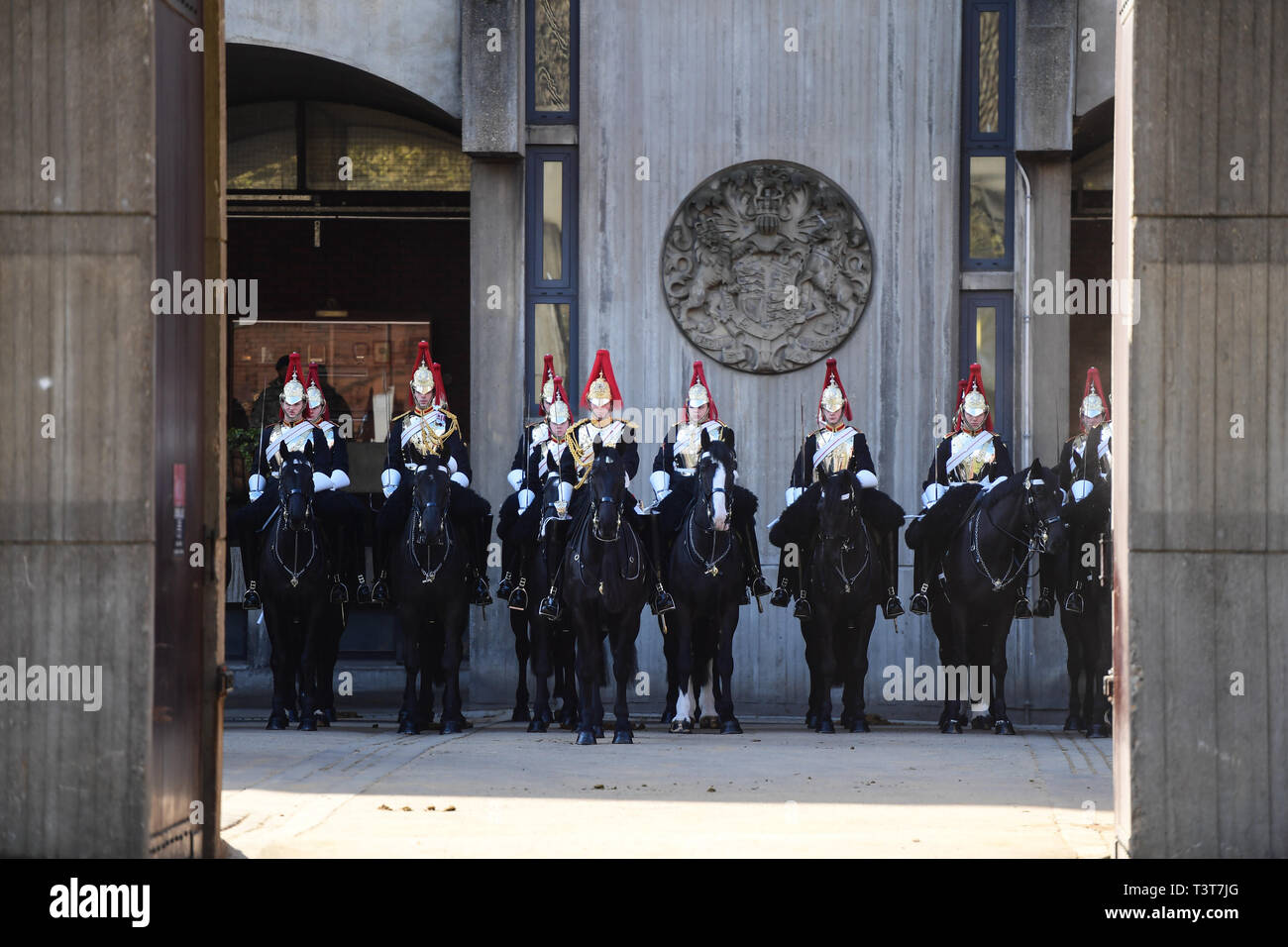 La famiglia di cavalleria reggimento montato su parade a Hyde Park Barracks prima il maggiore generale di ispezione in Hyde Park, Londra. Foto Stock