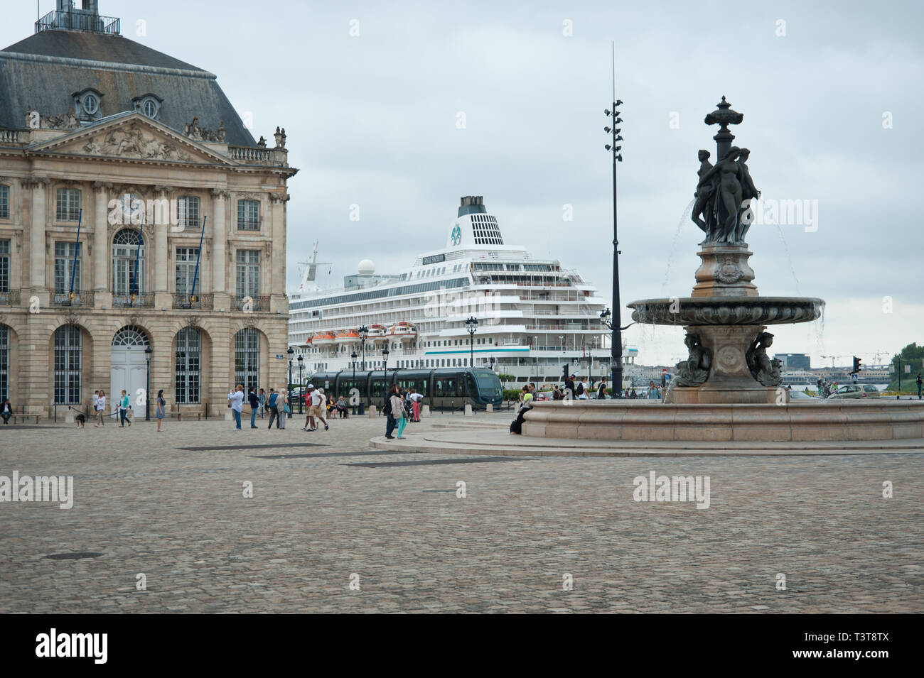 Bordeaux, tranvia, Place de la Bourse Foto Stock