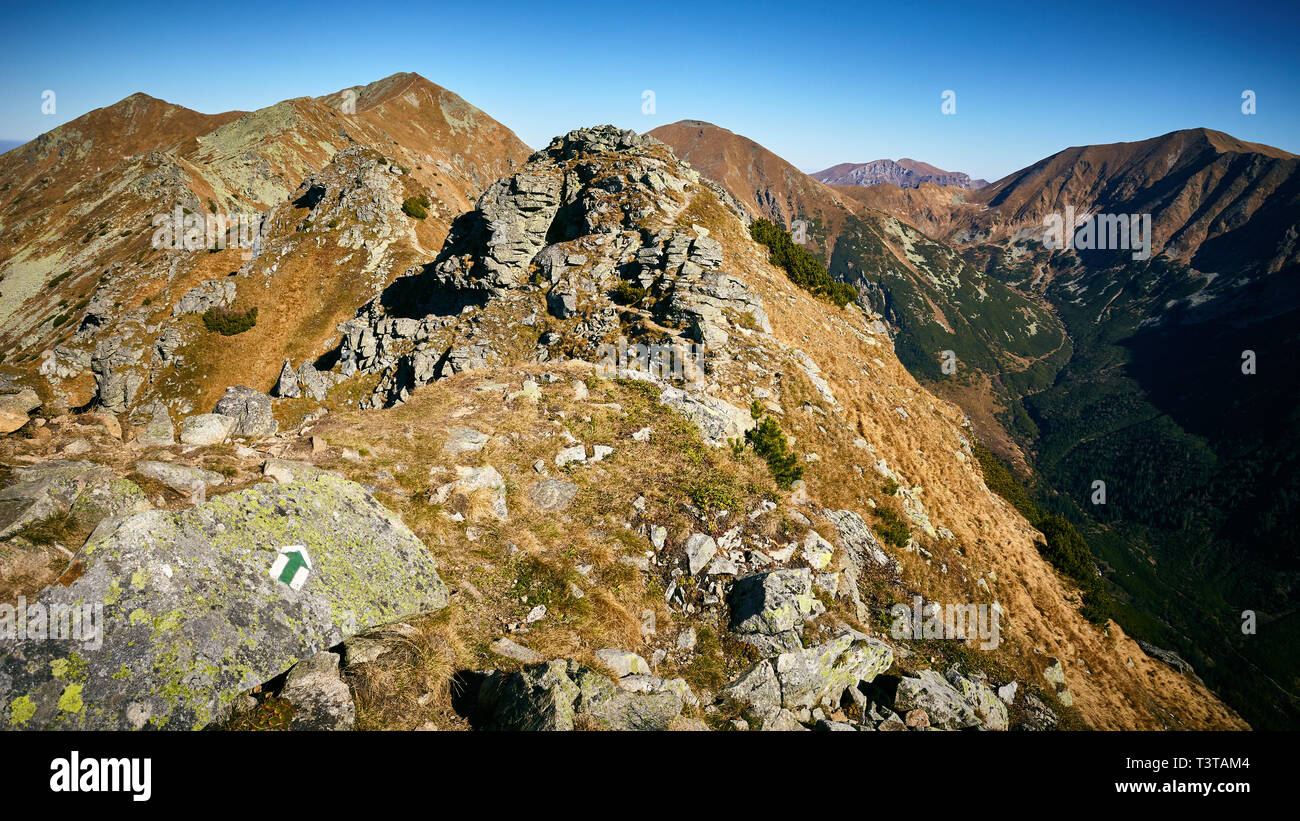 Alti Tatra, Slovacchia. 13 ottobre, 2018. Vista del 'Otrhance' montagna cresta in Západné Tatry, Alti Tatra, Slovacchia. Foto Stock