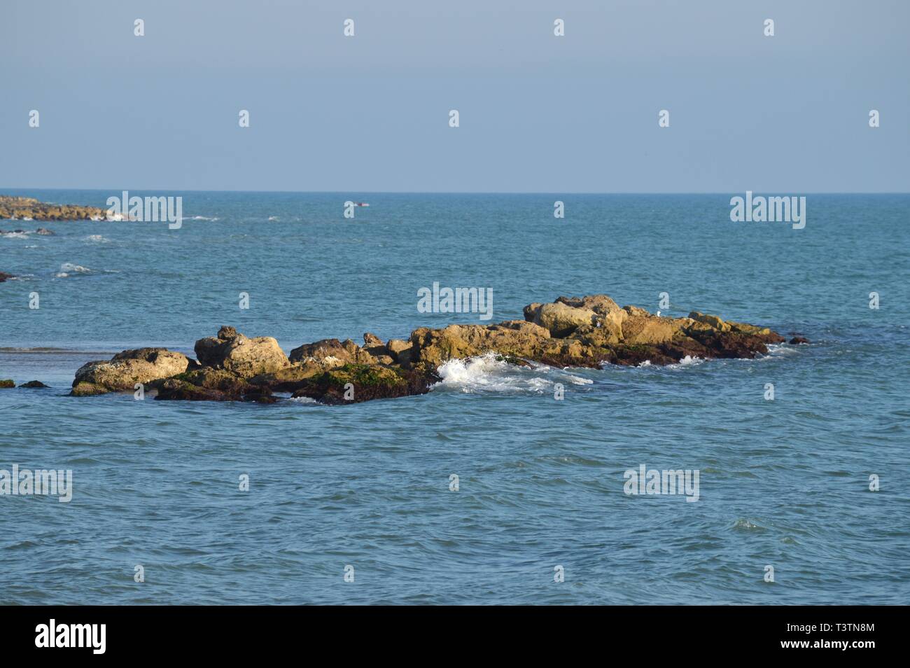 Bella veduta marina siciliana, Mare mediterraneo, Donnalucata, Scicli, Ragusa, Italia, Europa Foto Stock