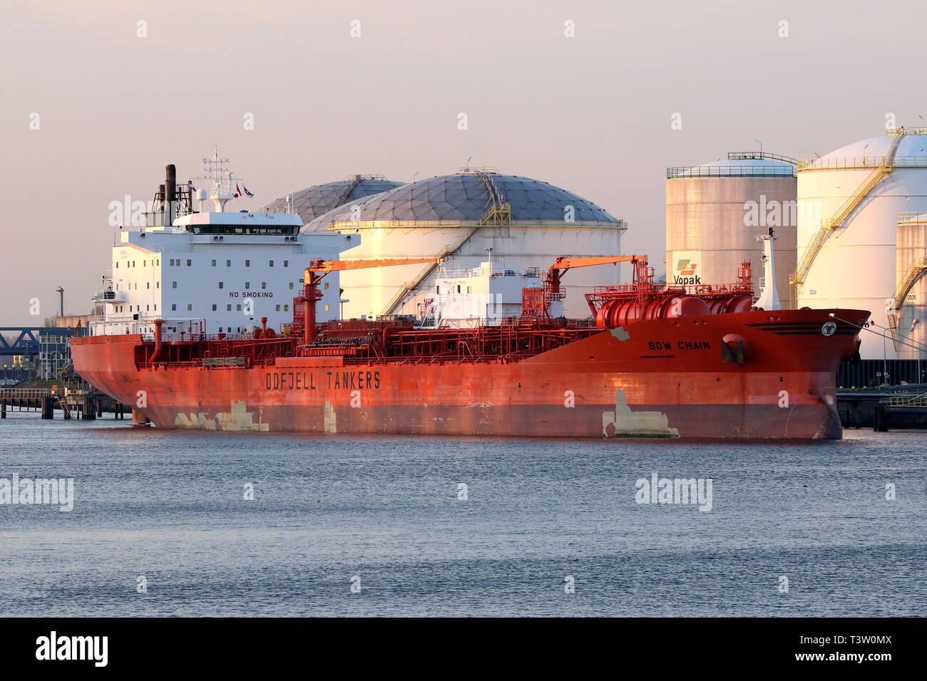 La petroliera catena di prua è il 10 aprile 2019 nel porto di Rotterdam. Foto Stock