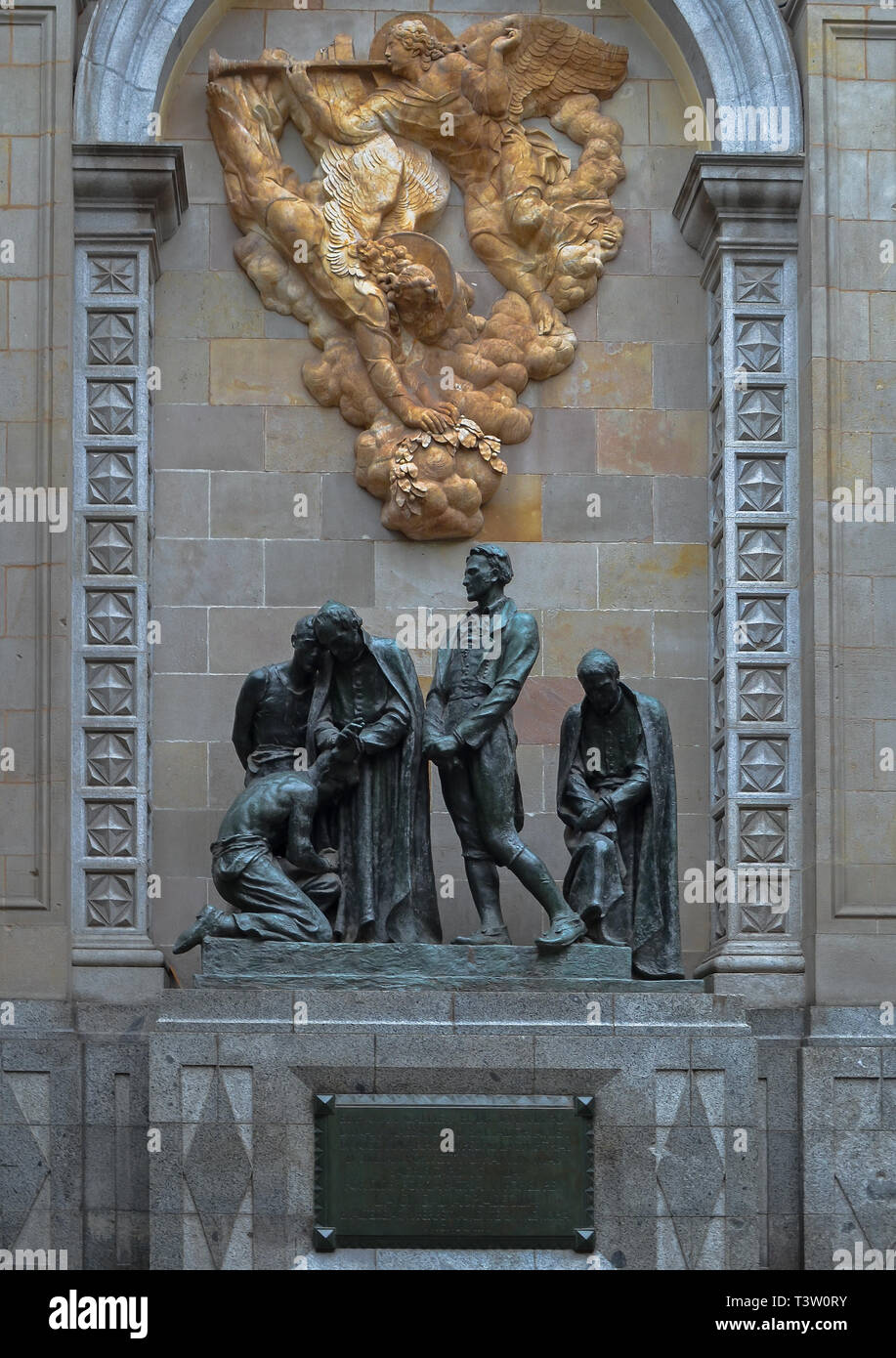 Il monumento agli eroi di 1809 (monumento als Herois del 1809) fuori dalla cattedrale di Barcellona a Barcellona il quartiere gotico, Spagna Foto Stock