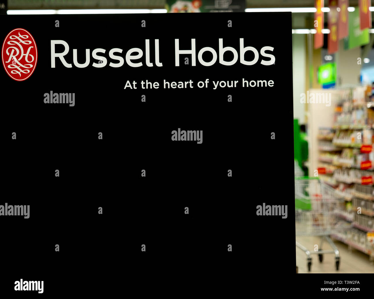 Banner con Russel Hobbs logo in negozio Foto Stock