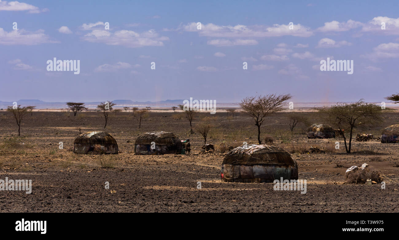 Piccolo villaggio, Marsabit County, nel nord del Kenya Foto Stock