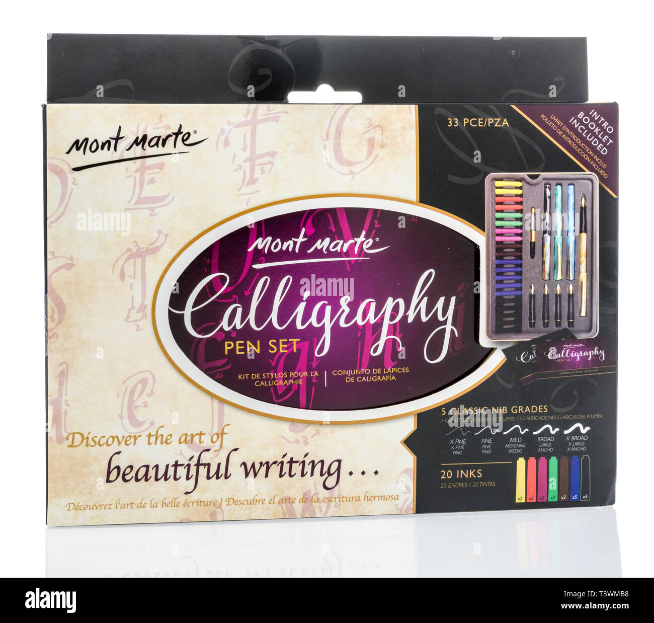 Winneconne, WI - 3 Aprile 2019: un pacchetto di Mont Marte calligraphy set penne con cinque pennini isolato su un background Foto Stock