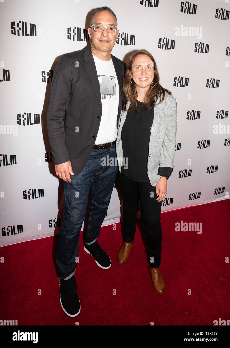 San Francisco, California, Stati Uniti d'America. Xi Apr, 2019. Il regista Michael Tolajian e produttore Rebecca Fergusson arrivano al mondo Premiere screening di Q a sfera con SF International Film Festival al teatro Castro on April 11, 2019 a San Francisco, California. ( Credito: Chris Tuite/spazio di immagine/Media Punch)/Alamy Live News Foto Stock