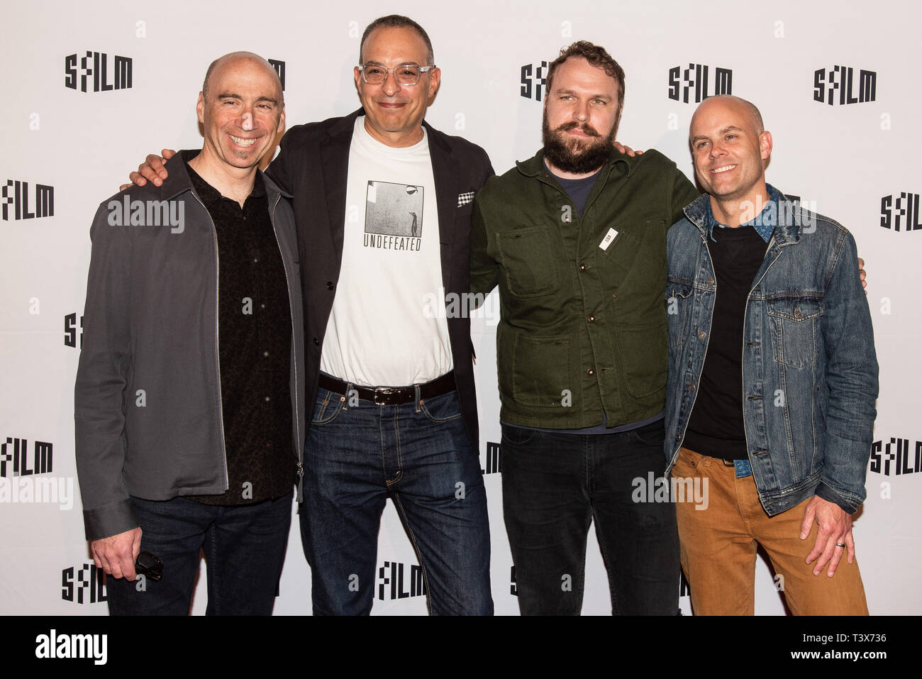 San Francisco, California, Stati Uniti d'America. Xi Apr, 2019. Il compositore Joel Goodman (L), il regista Michael Tolajian, cineasta James Niebuhr e produttore della Giordania deBree (R) arrivano a Premiere mondiale lo screening di Q a sfera con SF International Film Festival al teatro Castro on April 11, 2019 a San Francisco, California. ( Credito: Chris Tuite/spazio di immagine/Media Punch)/Alamy Live News Foto Stock