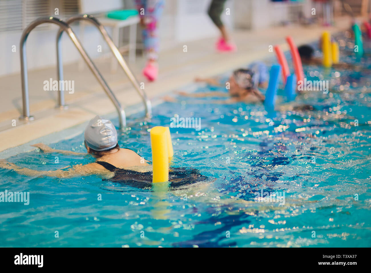 Wacky tagliatelle, Piscina giocattoli Stick di schiuma, piscina tagliatelle. Foto Stock