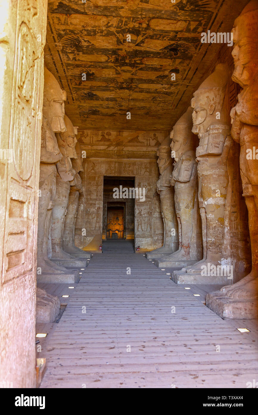 Decorazioni a parete o rilievi di Abu Simbel Grande Tempio di Abu Simbel, un villaggio in Nubia, l'Egitto meridionale, Africa del Nord Foto Stock