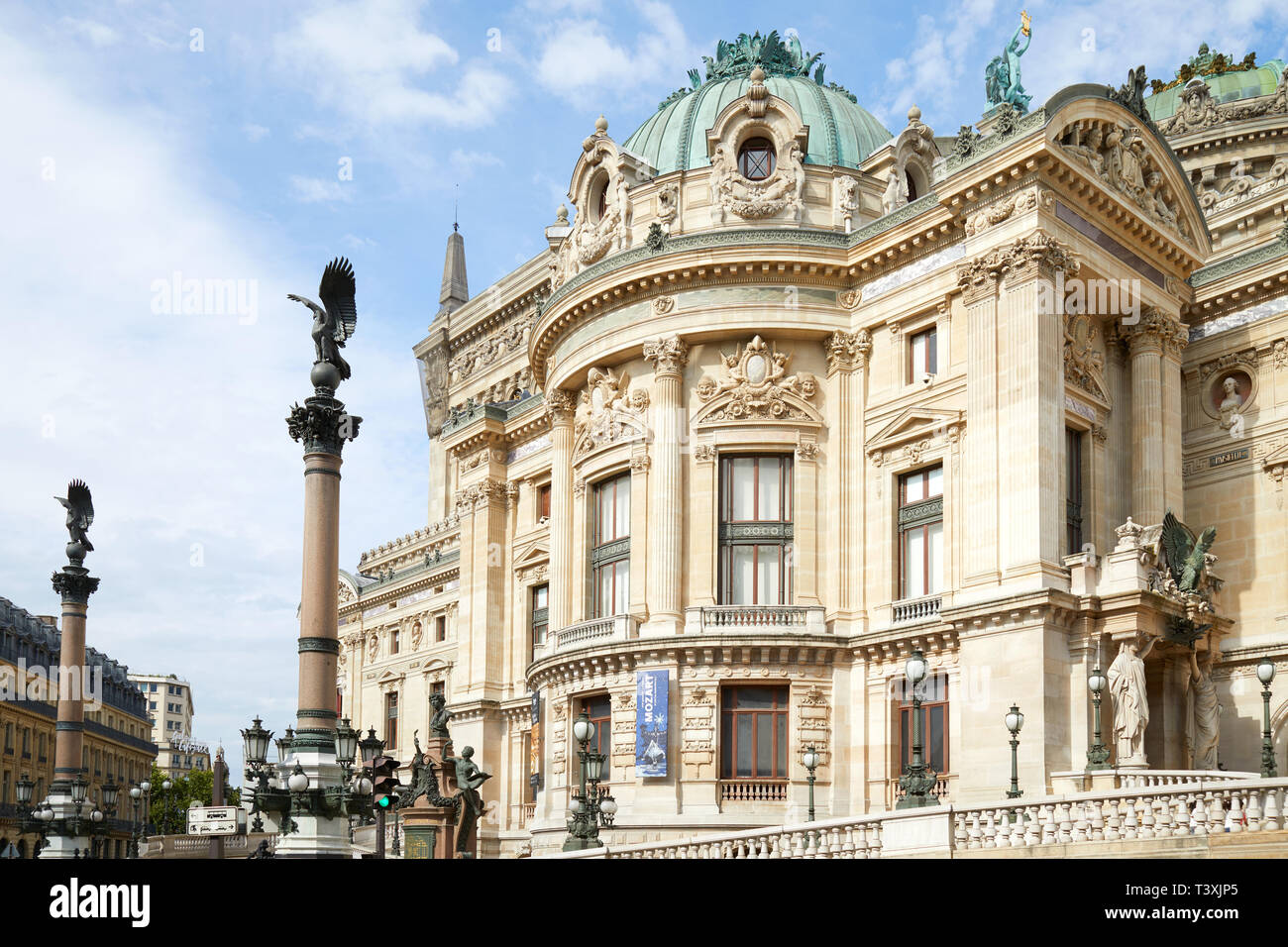 Parigi, Francia - 22 luglio 2017: Opera Garnier edificio parte posteriore a Parigi in una soleggiata giornata estiva in Francia Foto Stock