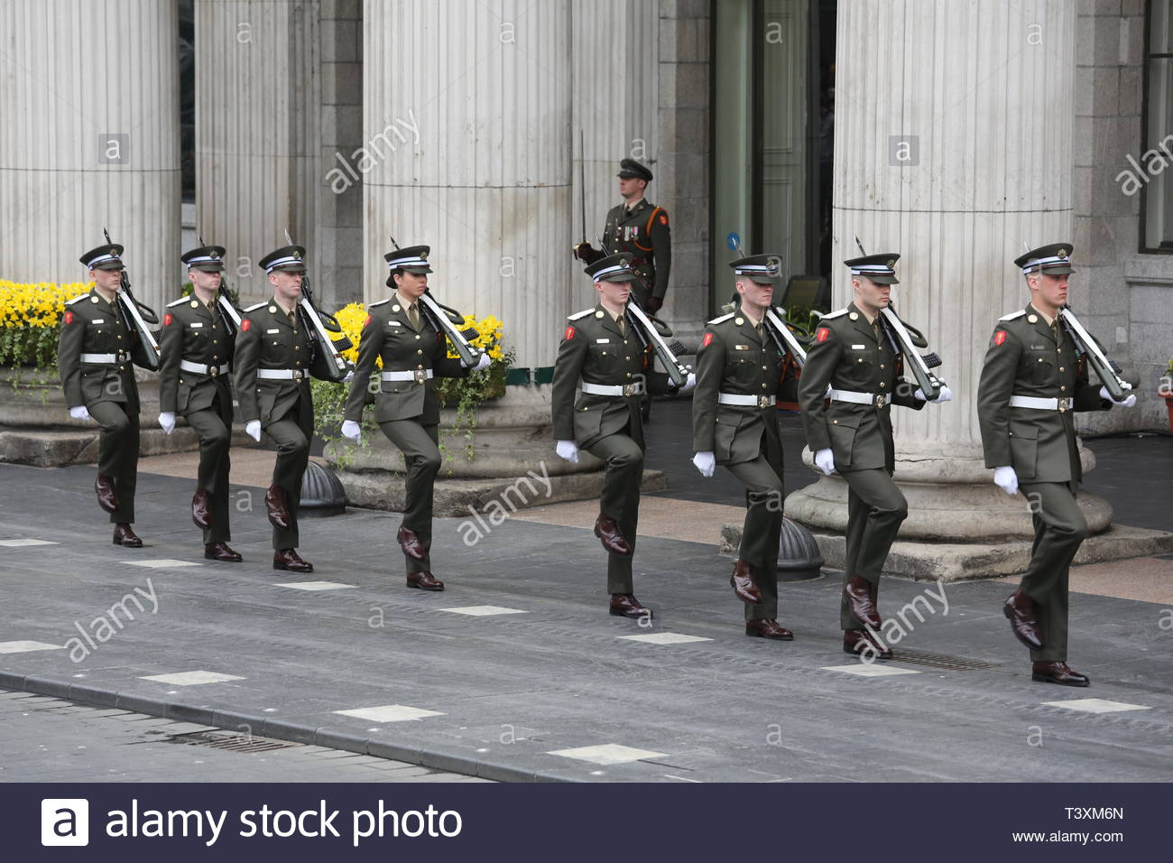 Esercito irlandese soldati cadetti e prendere parte a una cerimonia in onore del 1916 Foto Stock