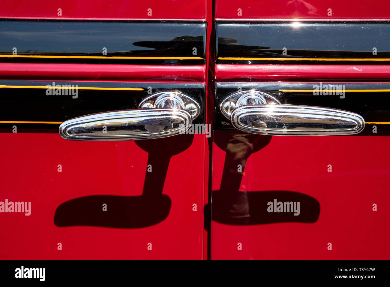 CONCORD, NC (USA) - Aprile 6, 2019: primo piano del suicidio maniglie di porte su un 1930 Erskine automobile sul display in Pennzoil AutoFair Classic Car Show un Foto Stock