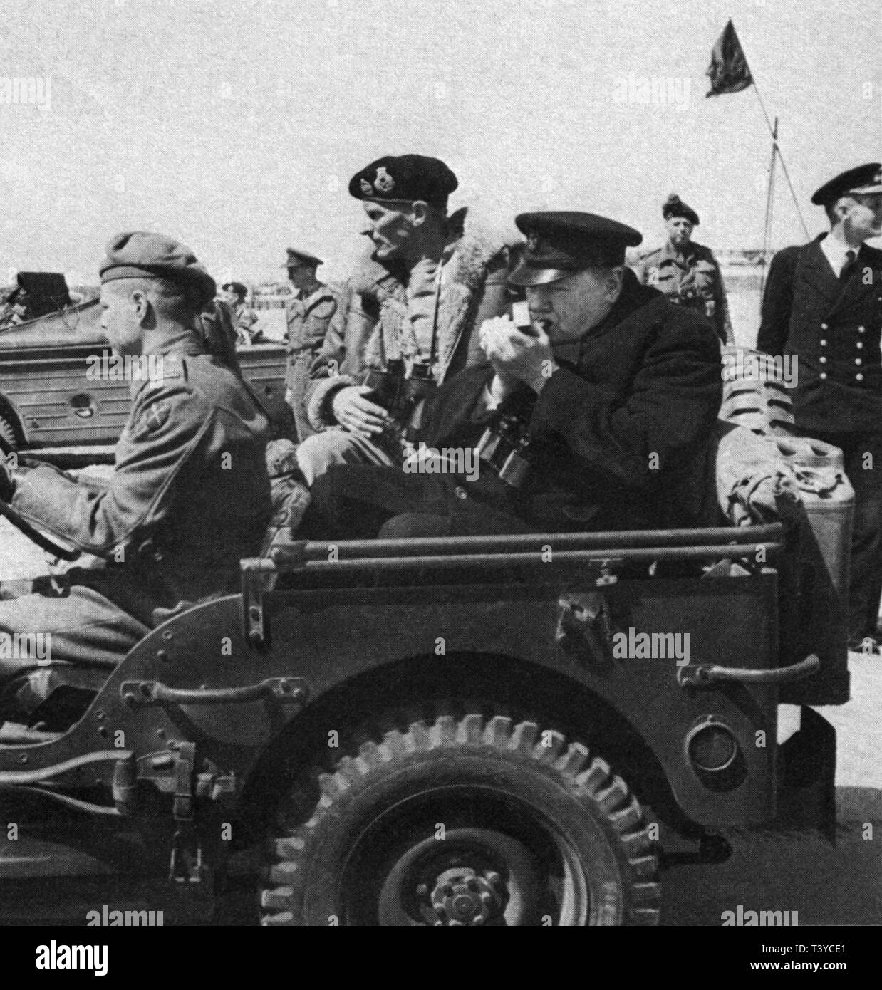 Winston Churchill visita la Normandia sei giorni dopo gli sbarchi del D-Day. 12 giugno 1944 Foto Stock