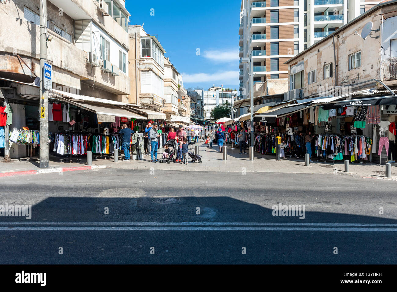 Israele, Tel Aviv-Yafo - 12 Aprile 2019: mercato Bezalel su King George street Foto Stock