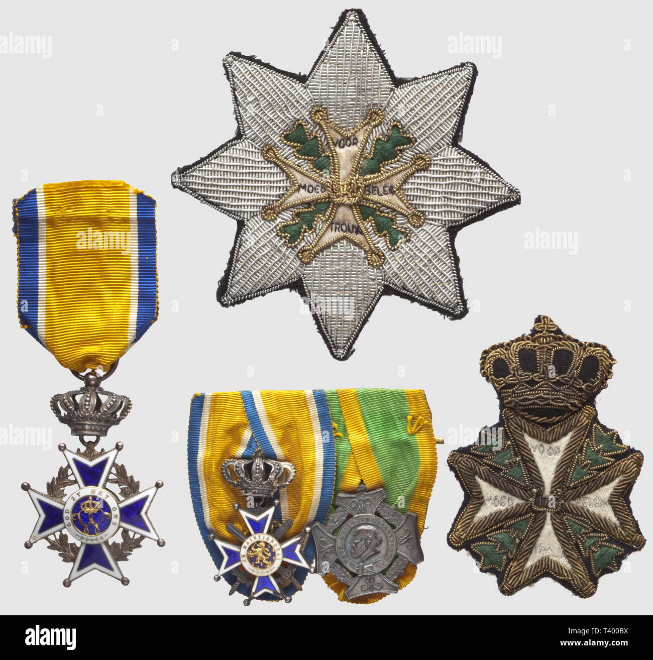 Ordre d'Orange Nassau, croix de chevalier en argent, éclats. Portée de deux croix demi taille, Orange Nassau, à titre militaire (éclats), dimensioni 40 x 28mm, et Croix de guerre pour l'azione 1869. Ordre Militaire de Guillaume, deux placche en broderie, modernes, diamètres 95mm et 78mm, Additional-Rights-Clearance-Info-Not-Available Foto Stock