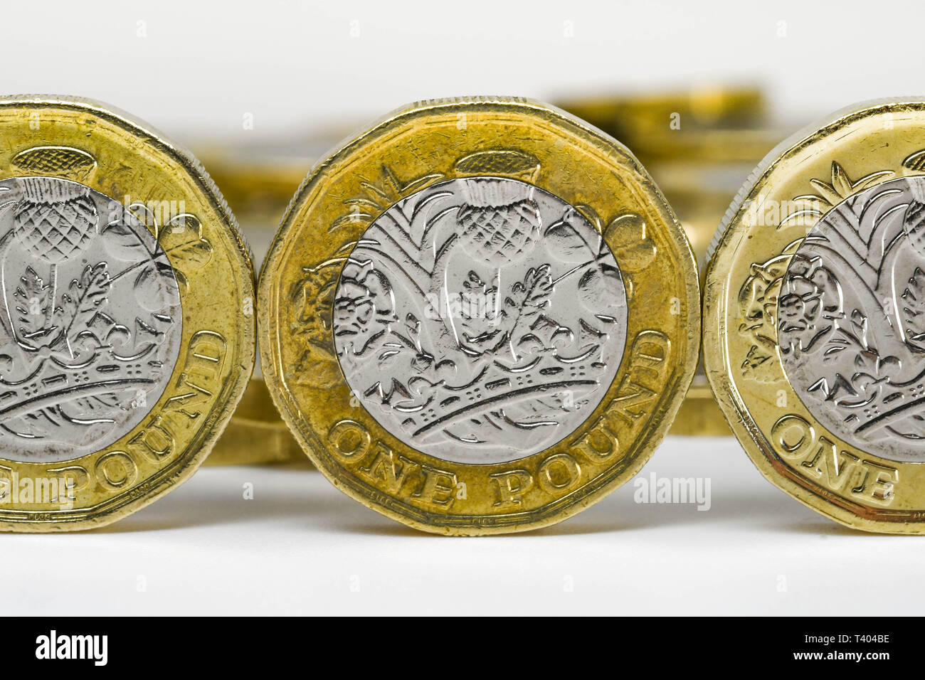 LONDON, Regno Unito - Aprile 2019: Vista ravvicinata della valuta britannica GBP - una sterlina moneta Foto Stock