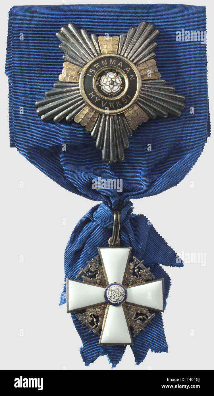 Ordre de la Rose Blanche, ensemble de grand croix, en vermeil, poinconné, placca diamètre 83mm, bijou, diamètre 53mm, avec son écharpe. Créé le 28 janvier 1919 par le régent de FINLANDE Tutta, le général Mannerheim, Additional-Rights-Clearance-Info-Not-Available Foto Stock