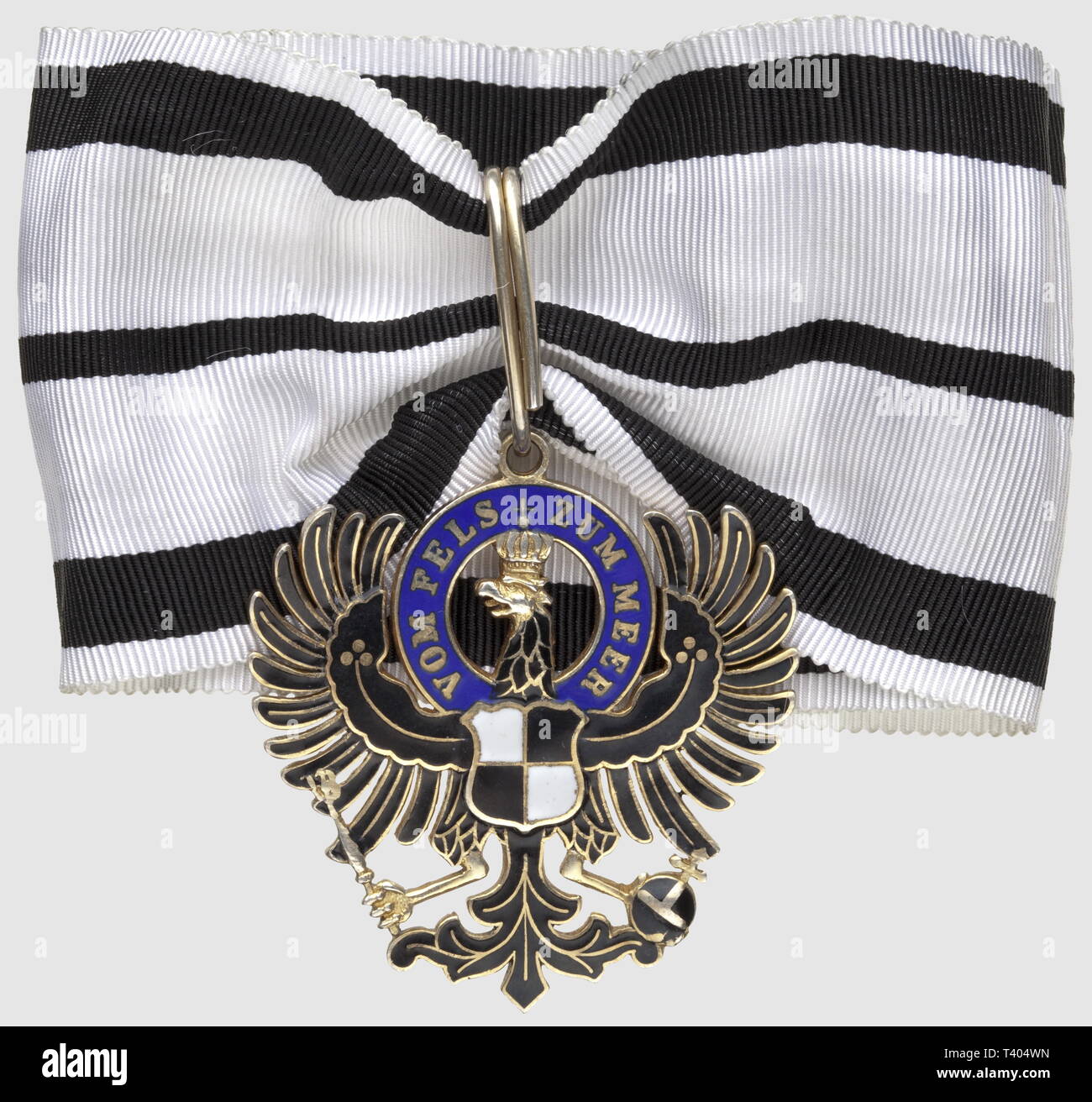 Ordre royal d'Hohenzollern, aigle de commandeur, en vermeil, aucun poincon, 43 x 42mm, ruban moderne, Additional-Rights-Clearance-Info-Not-Available Foto Stock