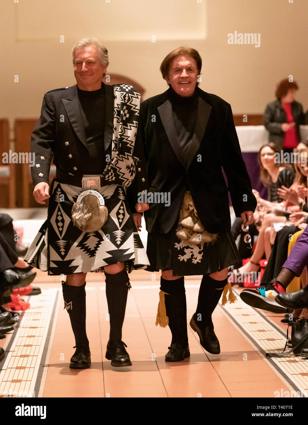 New York, NY - Aprile 5, 2019: Peter Morris e il dottor Geoffrey Carroll a piedi pista per vestiti a Kilt carità fashion show 2019 edition presso la chiesa dei Santi Apostoli Foto Stock