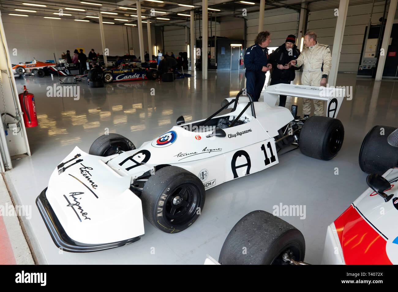 Storica Formula 2 Race Car precedentemente pilotata da Clay Regazzoni, nella fossa internazionale Garage, durante il 2019 Silverstone Classic Media/giorno di prova Foto Stock
