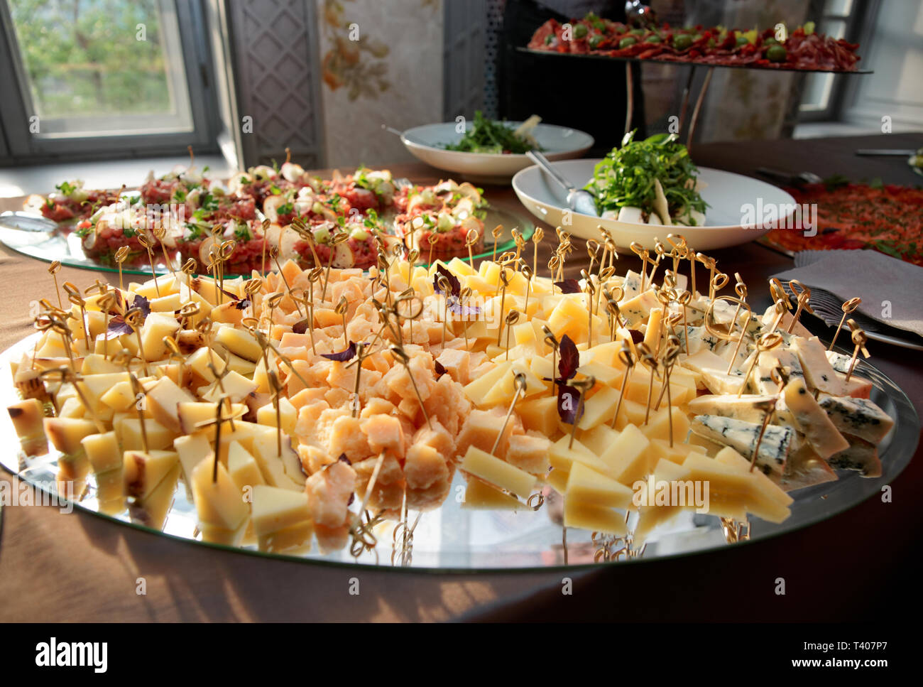 Varietà di formaggio sulla tavola di banchetti e catering evento Foto Stock