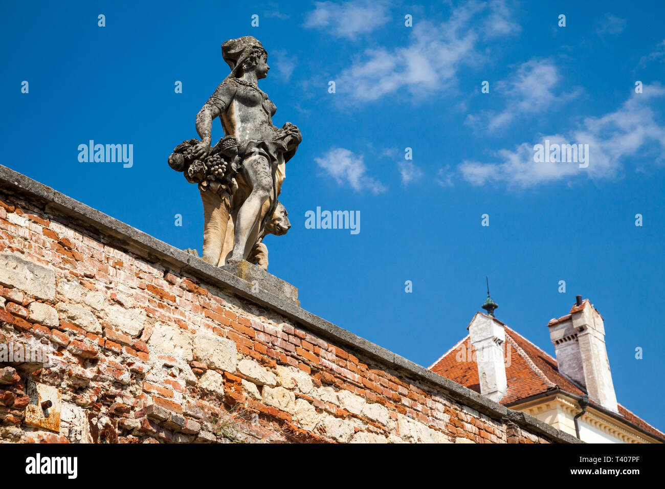 VALTICE,, Repubblica Ceca - 5 Settembre 2012: la bella Valtice Chateau nella Moravia meridionale della Repubblica ceca, Europa Foto Stock
