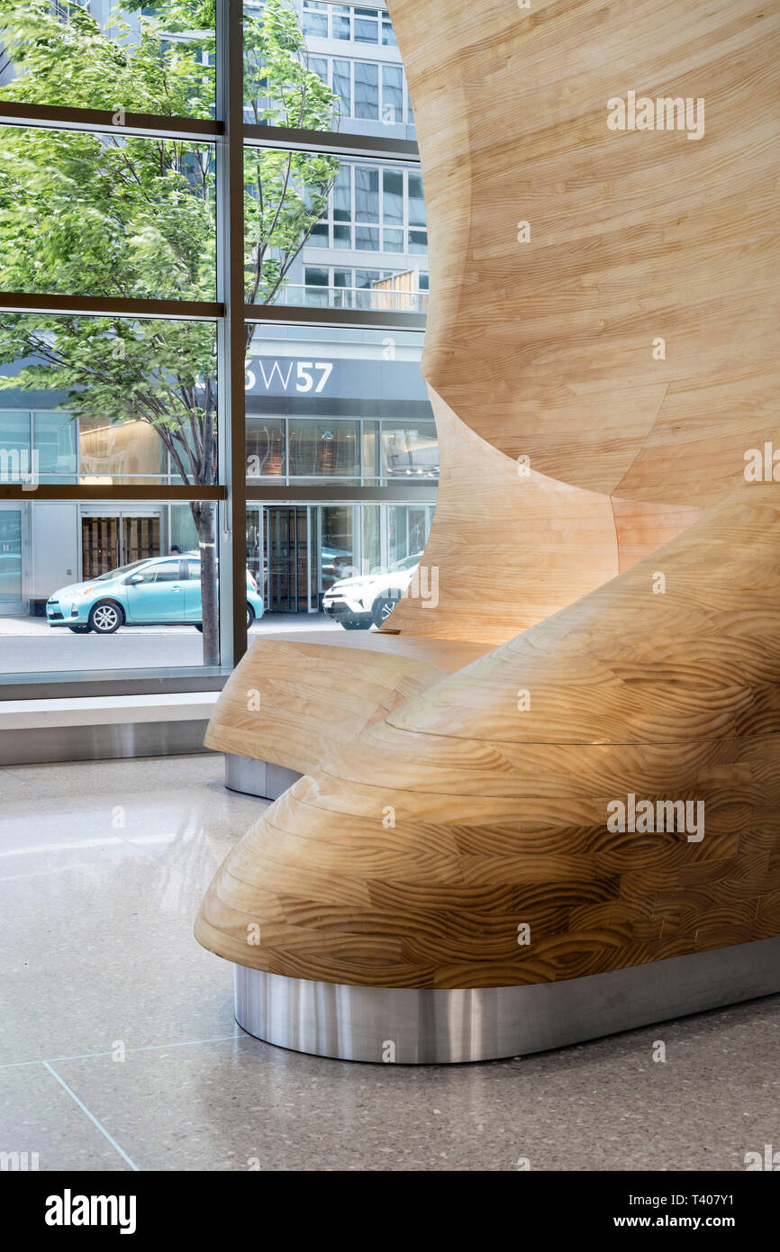 Area salotto nella lobby di Helena 57 West realizzato da Accoya pino. Helena 57 West, New York, Stati Uniti. Architetto: Studio di Architettura V, 2018. Foto Stock