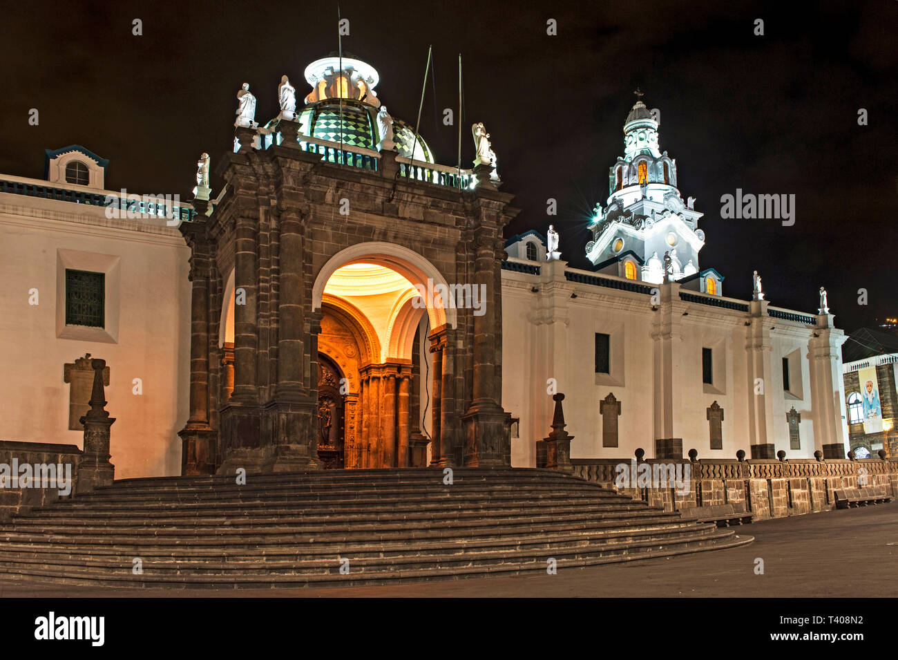 Cattedrale Metropolitana di notte nel centro storico di Quito, Ecuador Foto Stock