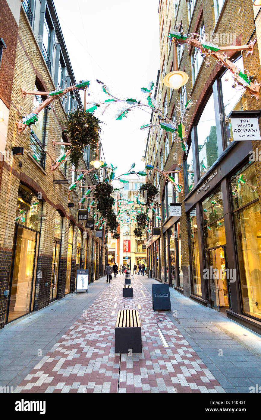 Strada pedonale in St Martin's Courtyard, Covent Garden di Londra, Regno Unito Foto Stock