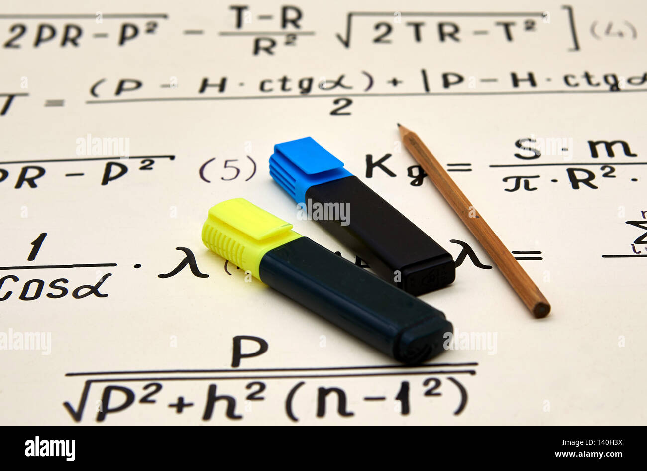 Basi matematiche, formule manoscritte punti. Bianco nero Foto Stock