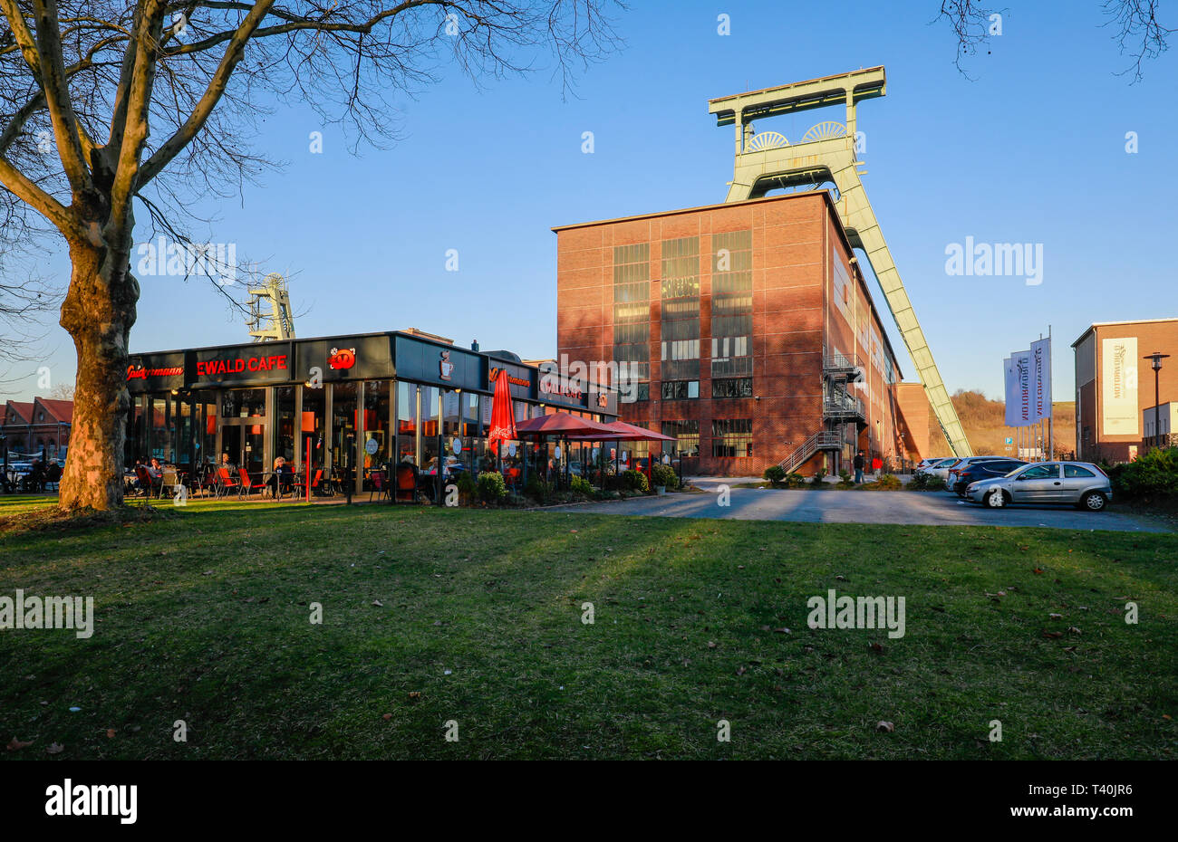 Herten, la zona della Ruhr, Renania settentrionale-Vestfalia, Germania - Ewald colliery, Doppelbock-Foerdergeruest albero 7, il disco della miniera di carbone è stato chiuso nel 2001 e t Foto Stock Herten, la zona della Ruhr, Renania settentrionale-Vestfalia, Germania - Ewald colliery, Doppelbock-Foerdergeruest albero 7, il disco della miniera di carbone è stato chiuso nel 2001 e t Foto Stock