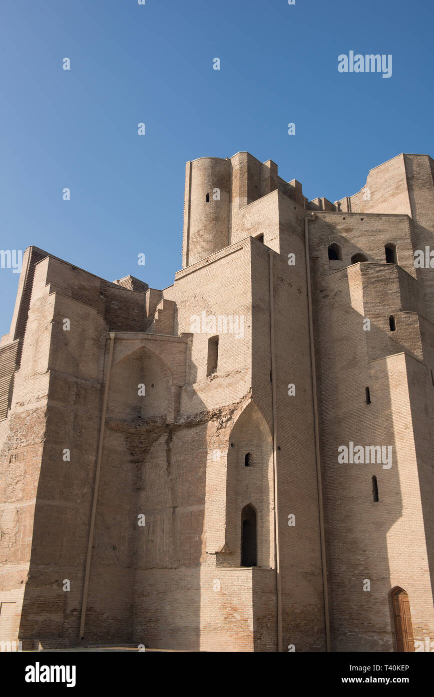 Grande portale Ak-Saray - White Palace di Amir Timur, Uzbekistan, Shahrisabz. Architettura antica dell Asia centrale Foto Stock