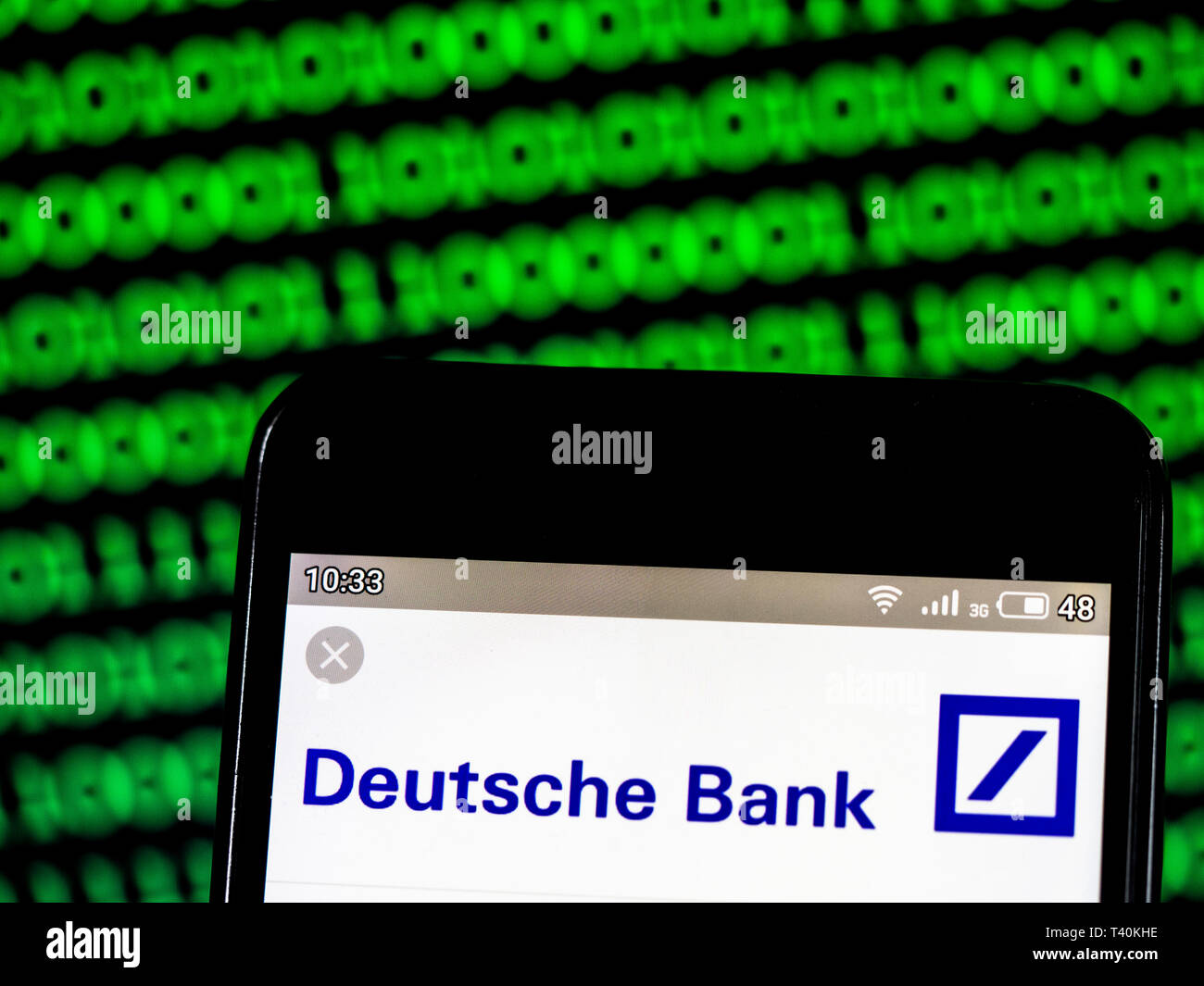 In questa illustrazione della foto di Deutsche Bank vede il logo visualizzato su un telefono intelligente Foto Stock