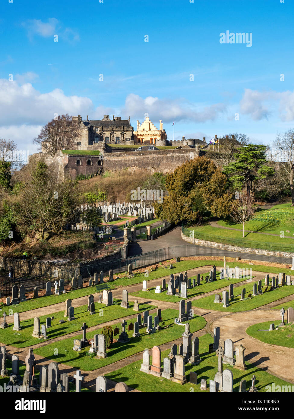 Il Castello di Stirling dal vecchio cimitero comunale città di Stirling Scozia Scotland Foto Stock