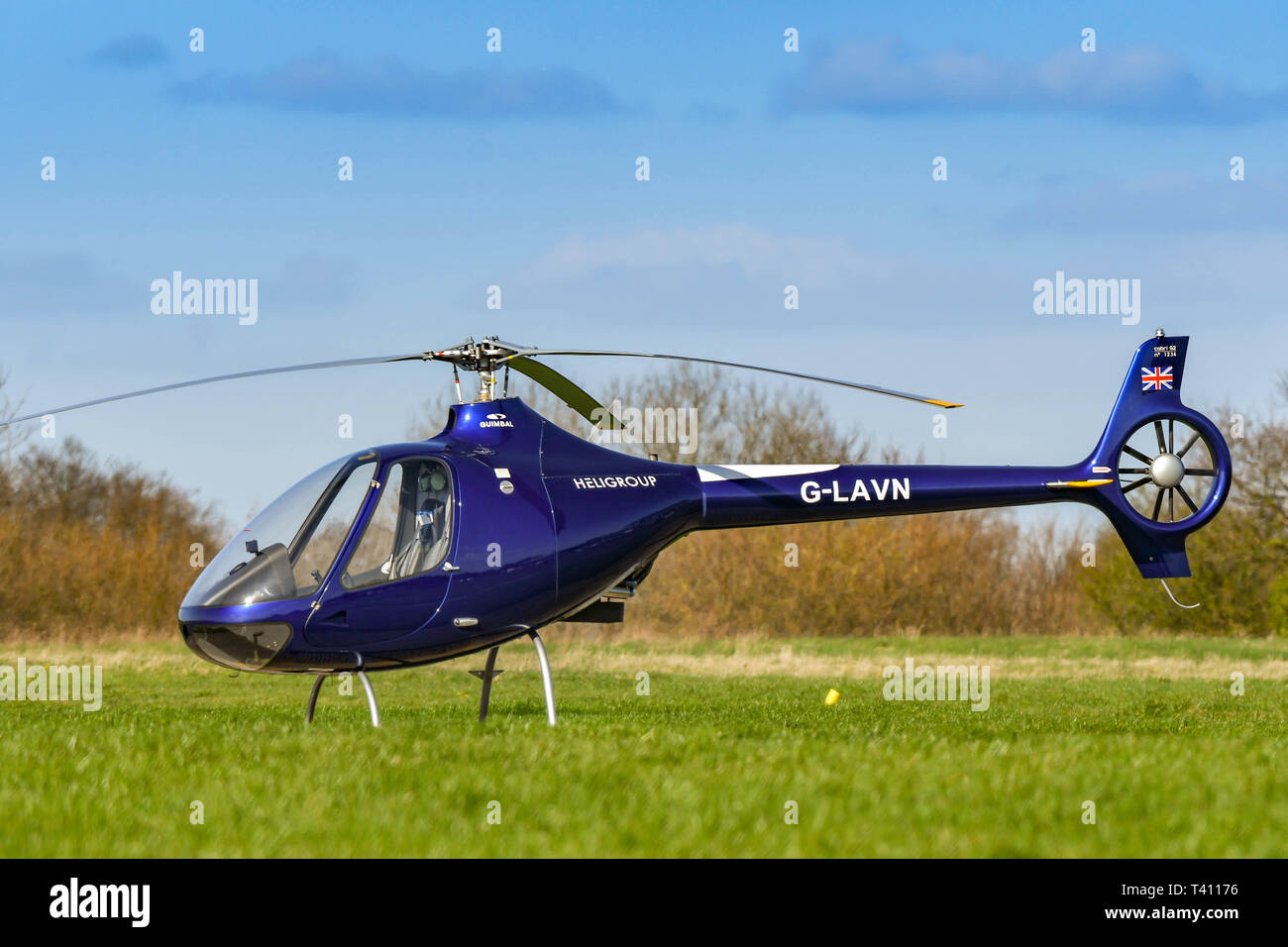 HIGH WYCOMBE, Inghilterra - Marzo 2019: Guimbal Cabri G2 elicottero sul terreno a Wycombe Air Park. Foto Stock