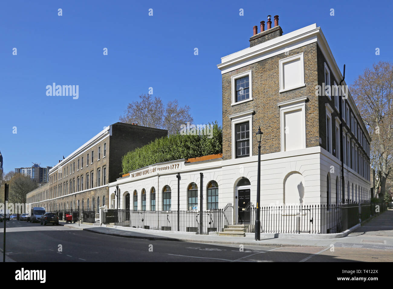 Il Dispensario del Surrey, Falmouth Street, Londra, Regno Unito. Il Grade ii Listed. ora una residenza privata, originariamente un dispensario di beneficenza per i poveri. Foto Stock