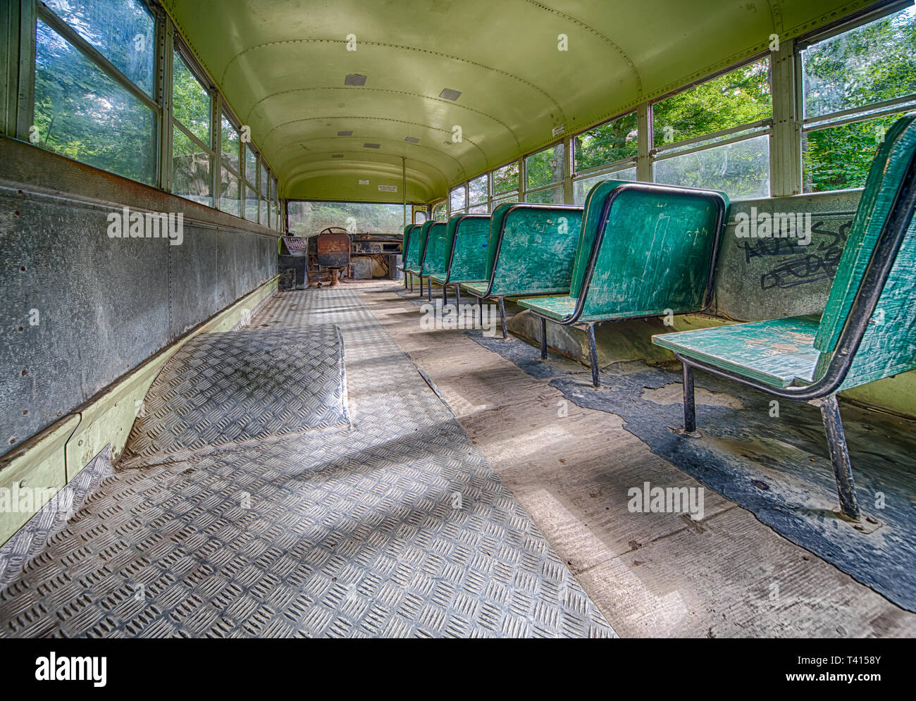 Perso posti: Vecchio abbandonato bus militare dell'esercito statunitense. Foto Stock