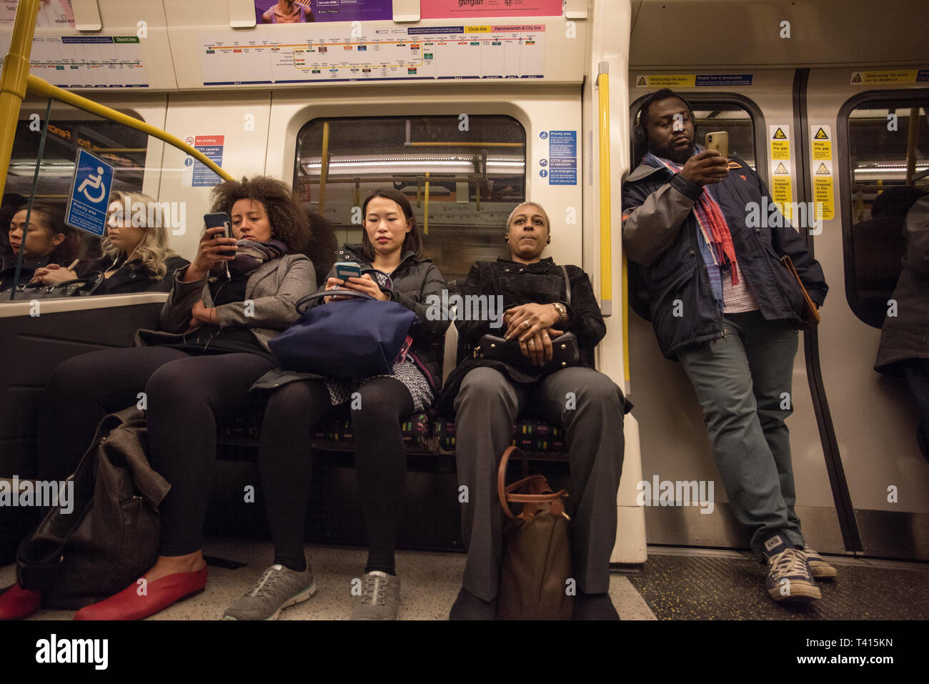 Tubo di Londra viaggio sotterraneo Aprile 2019 Foto Stock