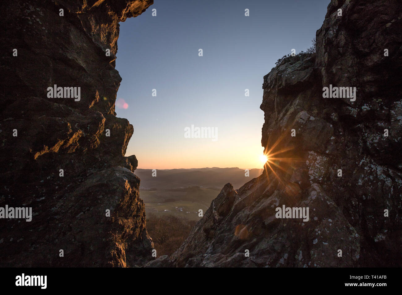 A stony hill di sera Foto Stock