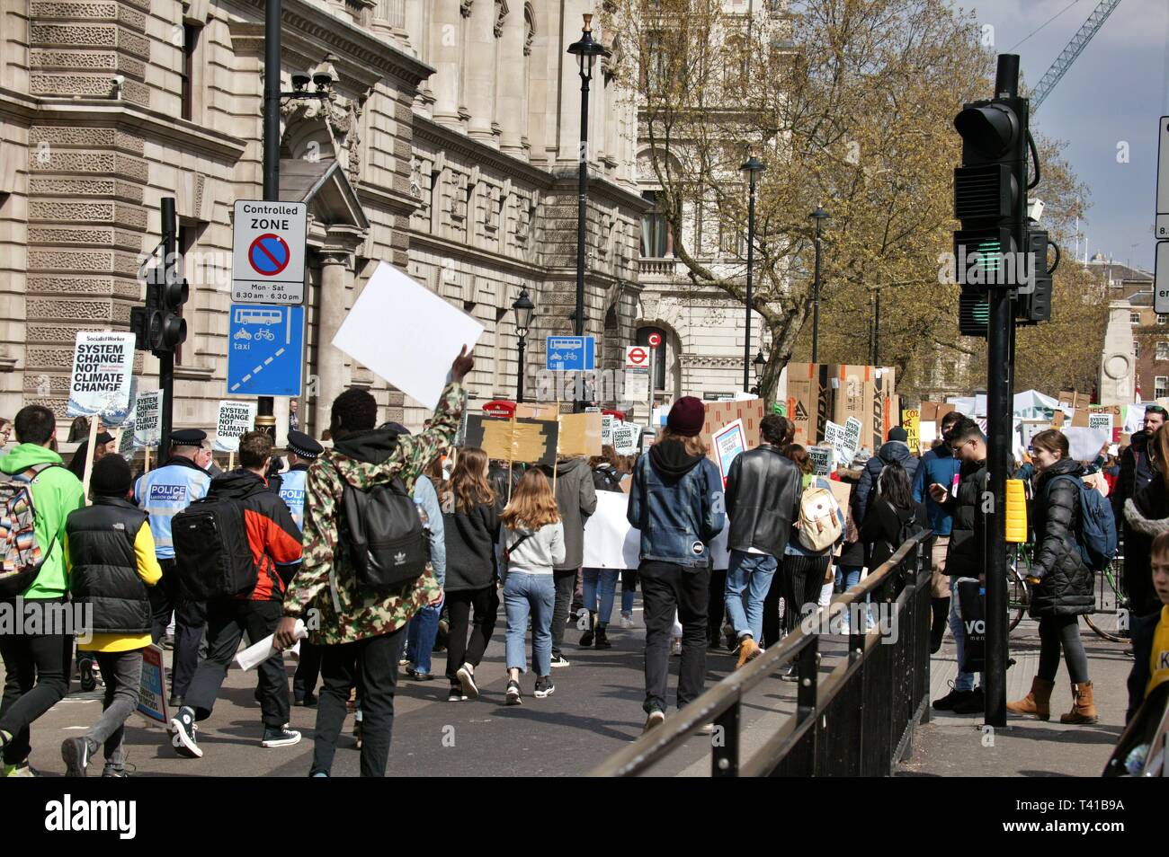 Londra, Regno Unito. Il 12 aprile 2019, il terzo studenti4Clima sciopero presso la piazza del Parlamento nel centro di Londra. © Martin Foskett/Knelstrom Ltd Foto Stock
