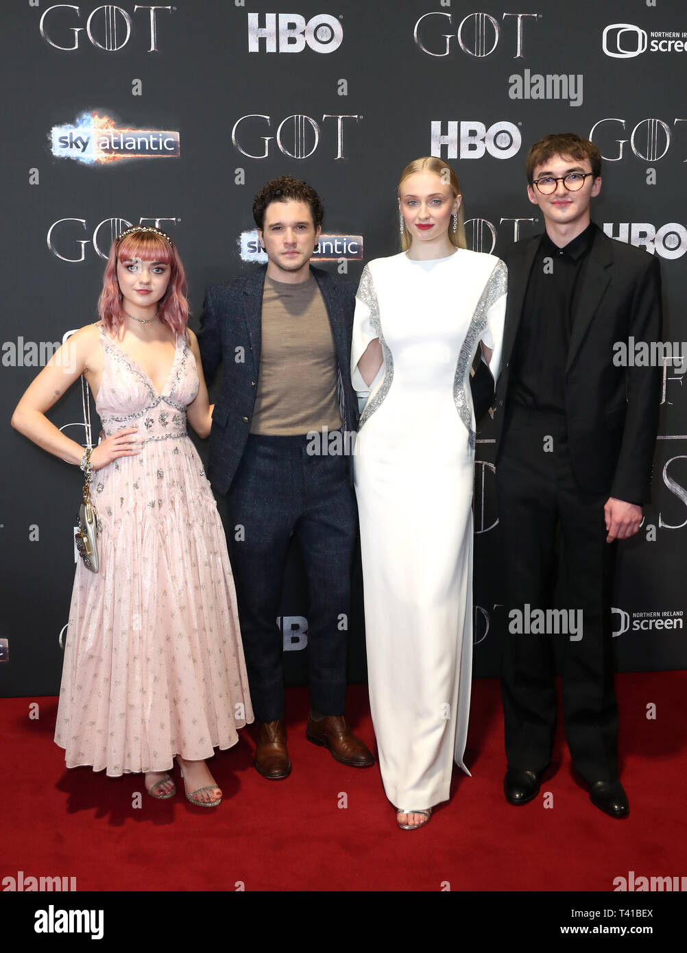 Maisie Williams, Kit Harington, Sophie Turner, e Isaac Hempstead Wright frequentando il gioco dei troni Premiere, tenutasi al Waterfront Hall di Belfast. Foto Stock