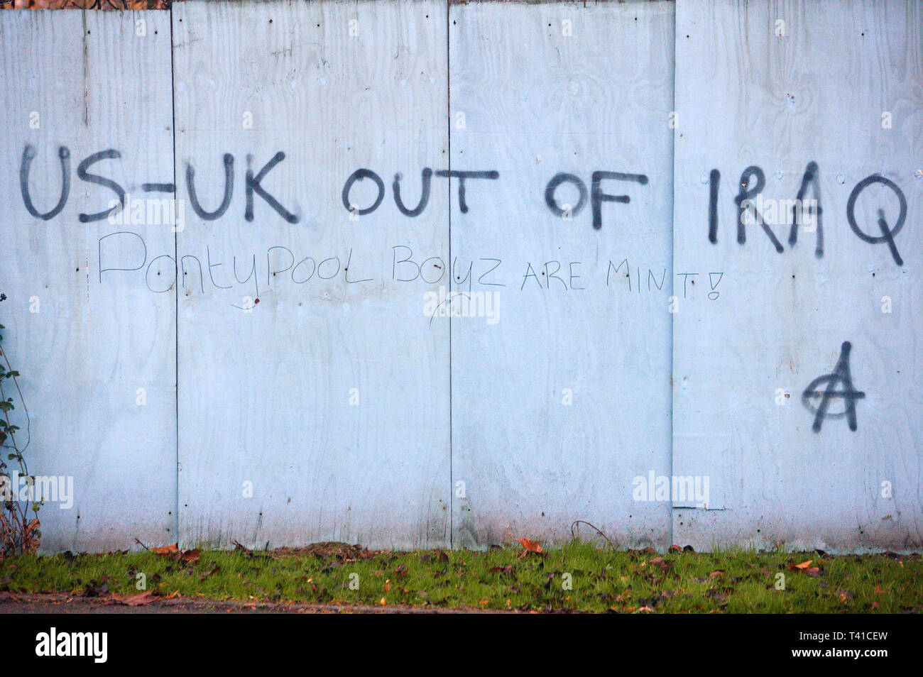 Noi UK fuori dall'Iraq grafitti. Newport, Galles del Sud. 04/12/2006 Foto Stock