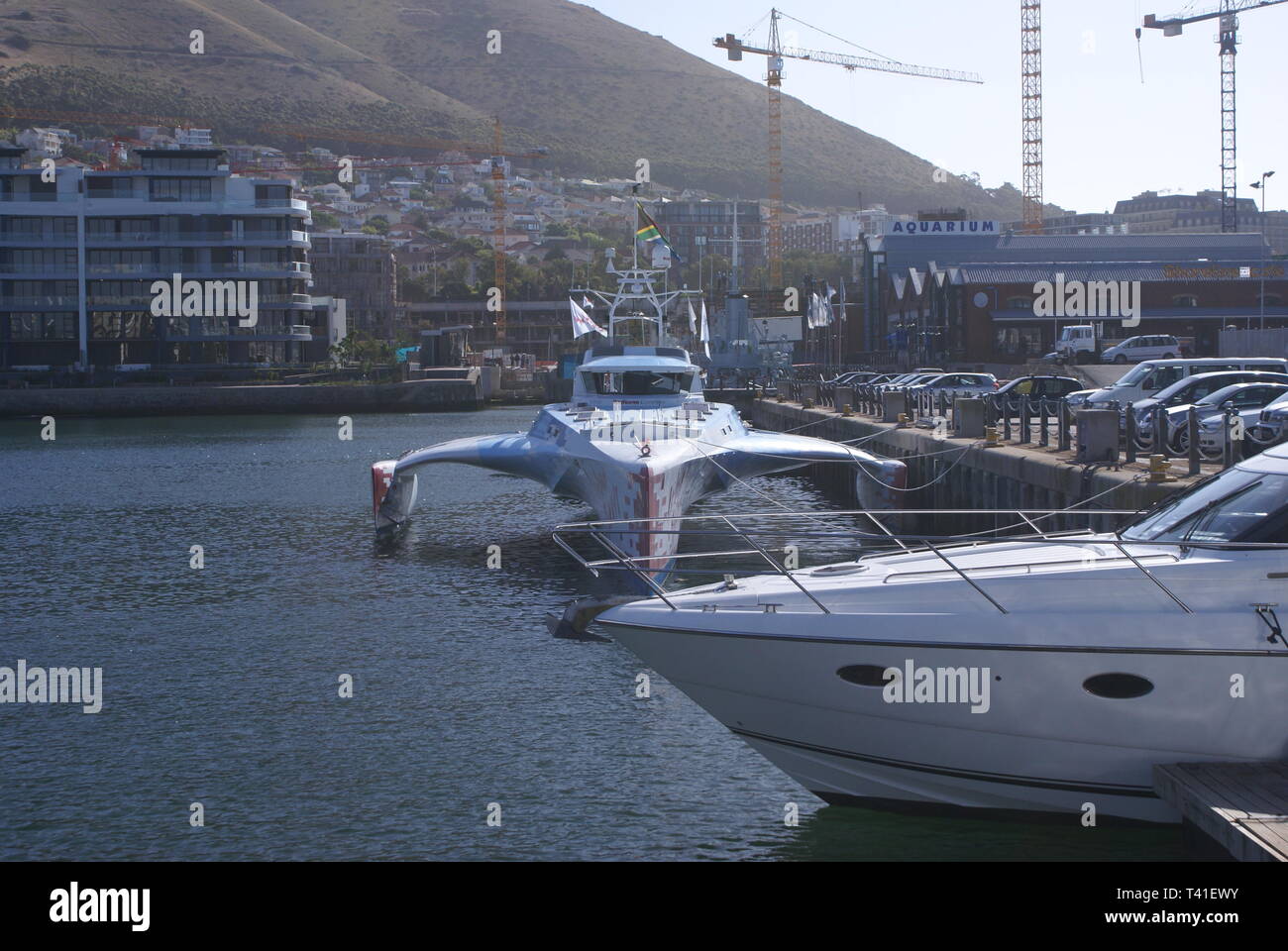 Barca veloce al waterfront Alfred bacino. Cape Town, Sud Africa. Foto Stock