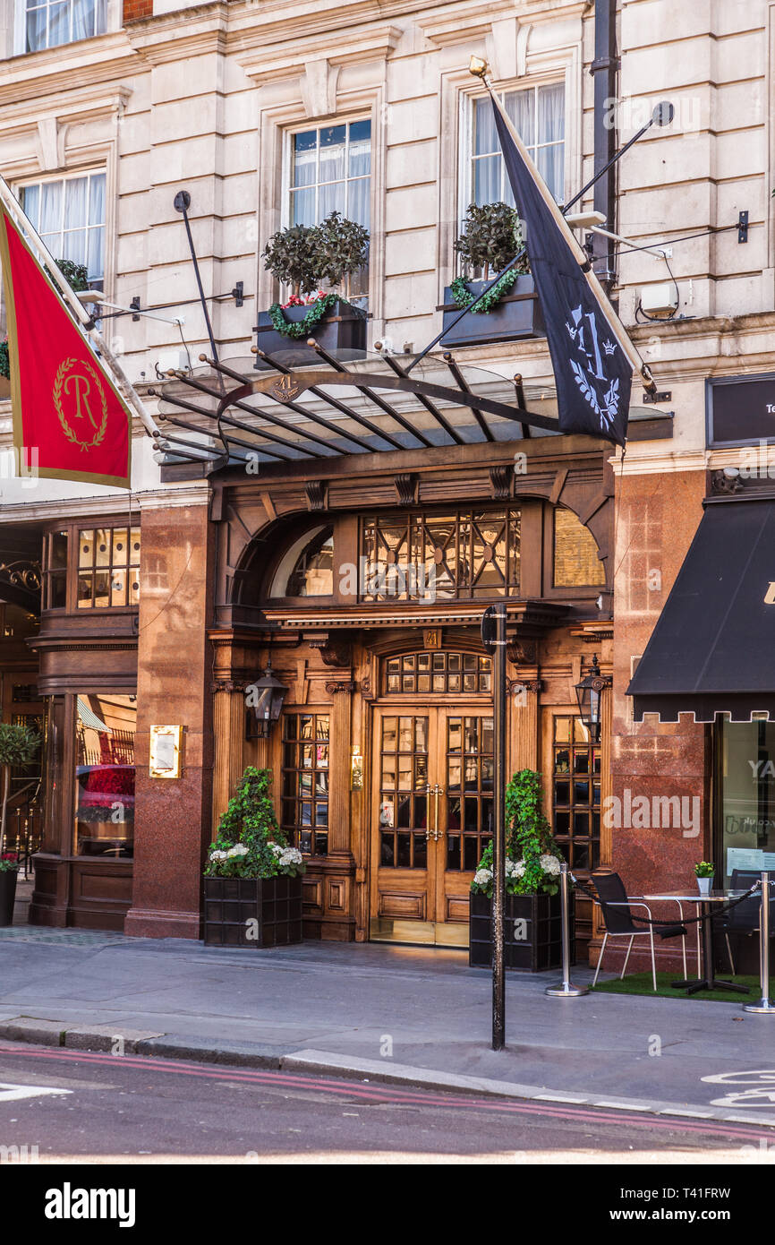 Hotel 41, Buckingham Palace Road Londra. Un hotel di lusso a 5 stelle boutique hotel che fa parte della Red Carnation Hotel Group. Victoria, London, England, Regno Unito Foto Stock