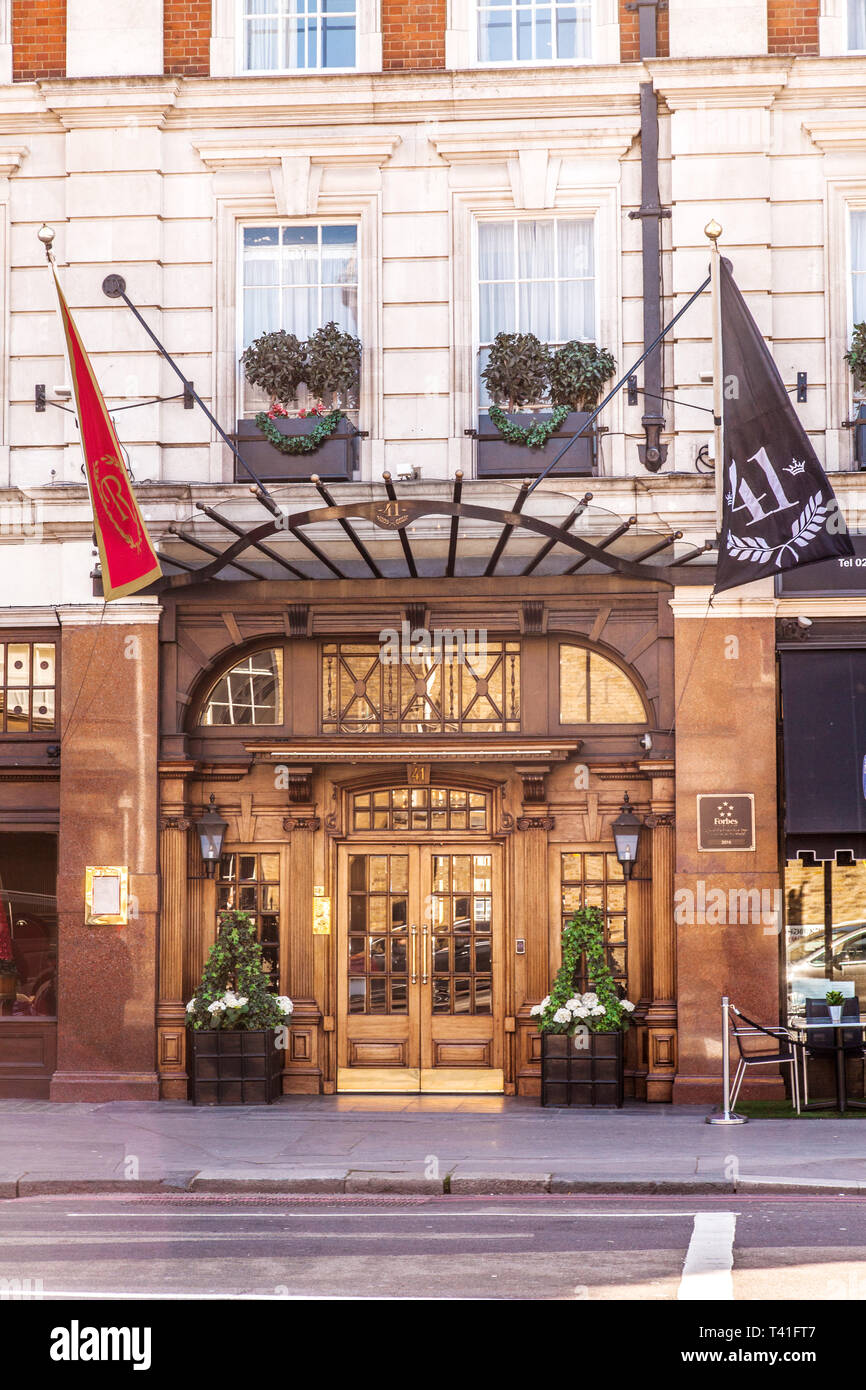 Hotel 41, Buckingham Palace Road Londra. Un hotel di lusso a 5 stelle boutique hotel che fa parte della Red Carnation Hotel Group. Victoria, London, England, Regno Unito Foto Stock