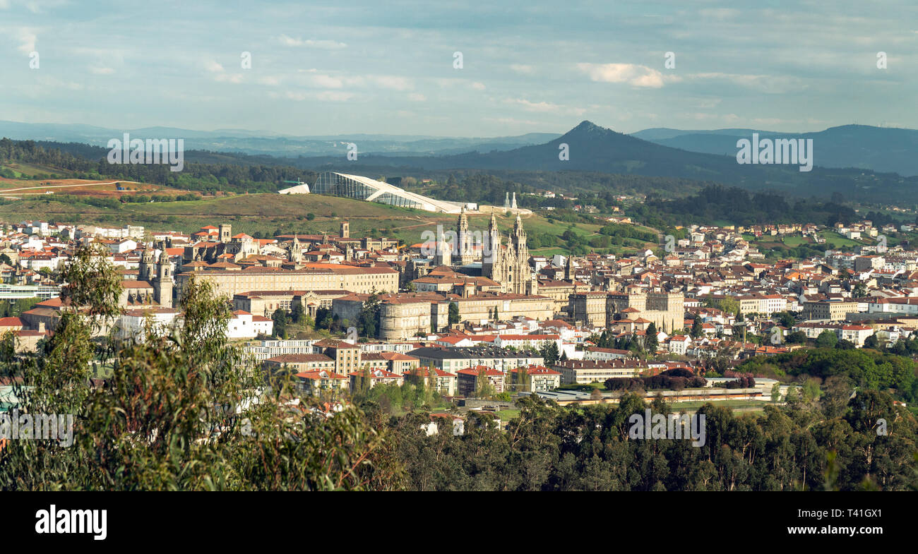 Santiago de Compostela vista da sopra. Camino de Santiago pellegrinaggio destino Foto Stock