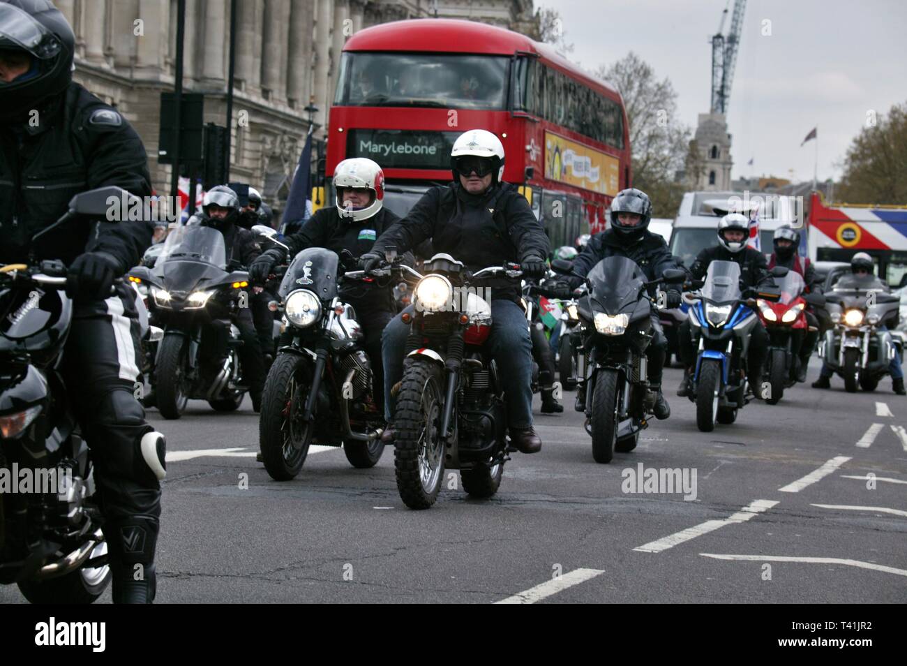 Londra, Regno Unito. Il 12 aprile 2019, migliaia di moto da acroos il paese e decend su piazza del Parlamento in una mostra di sostegno per il soldato F. © Martin Foskett/Knelstrom Ltd Foto Stock