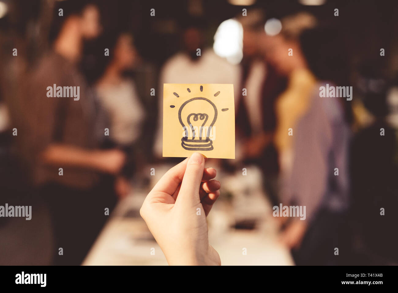 Nuovo concetto di idea. Il team Aziende a discutere di progetti di avvio Foto Stock